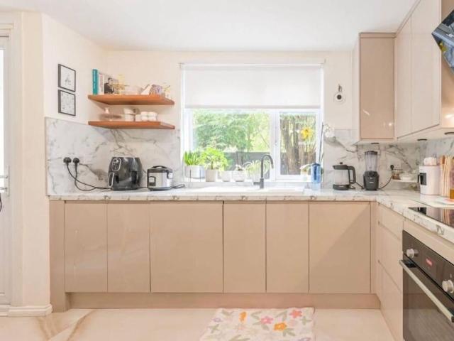 House for rent in Bromley-by-Bow, Poplar Grove