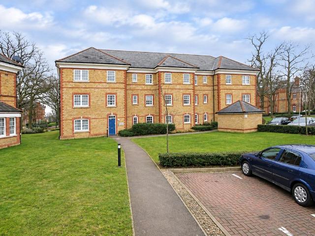 Apartment for rent in Oakwood, Greater London