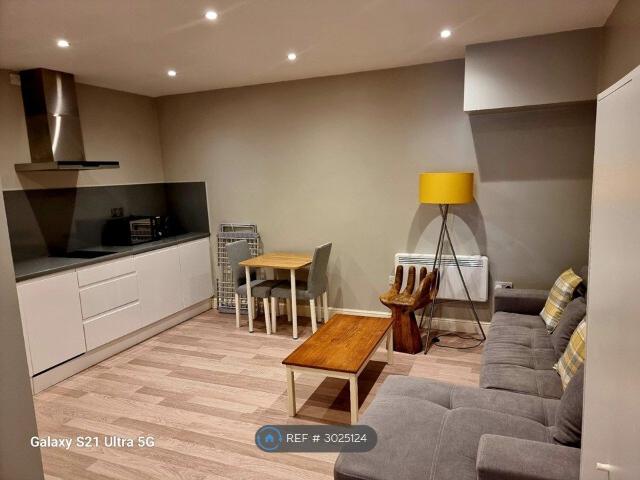 Studio for rent in Reading