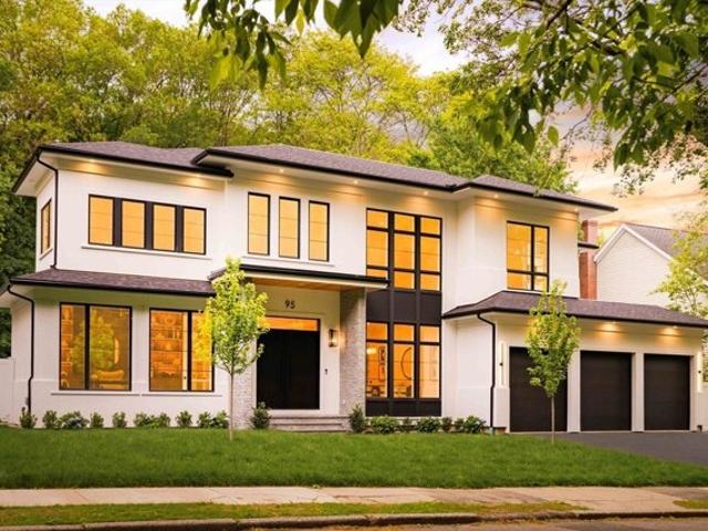 House for sale in Newton