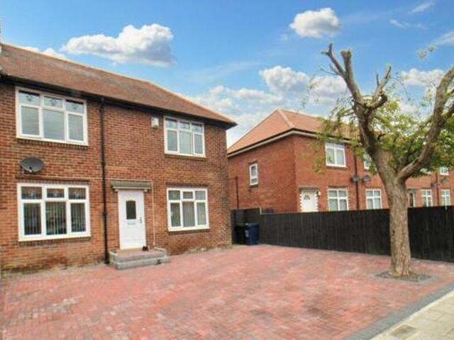House for sale in Newcastle-under-Lyme, Staffordshire
