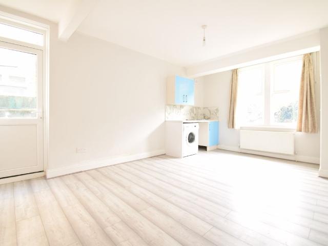 Studio for rent in Streatham, Greater London