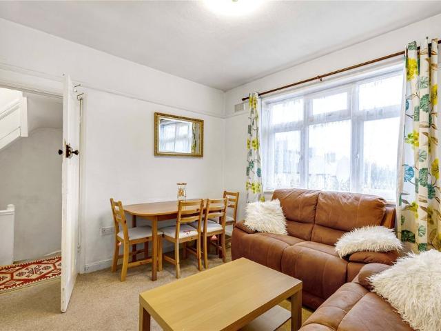 Apartment for rent in Furzedown, Greater London