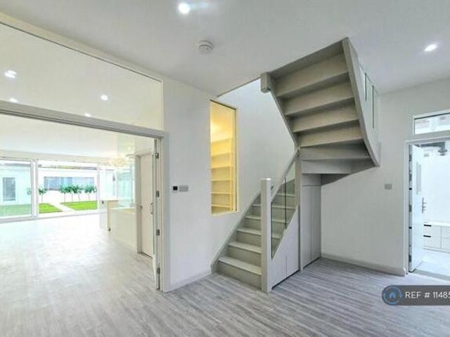 House for sale in Royal Borough of Kingston upon Thames, Greater London