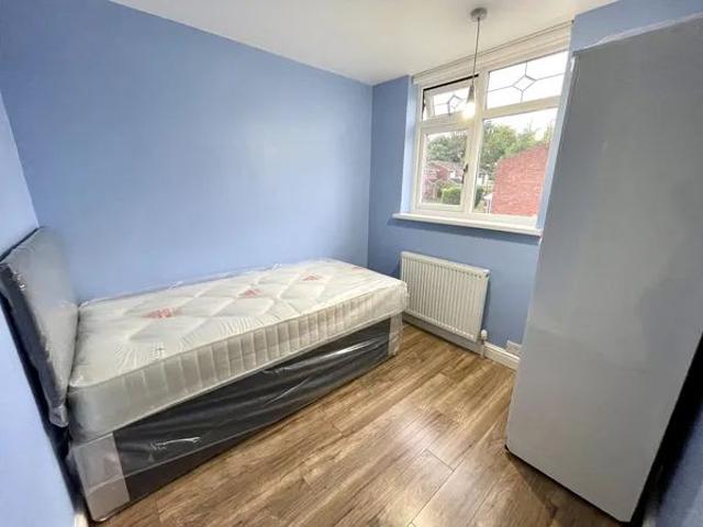 House for rent in Clifford Park, West Midlands