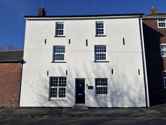 Apartment for rent in Milborne St Andrew, East Dorset