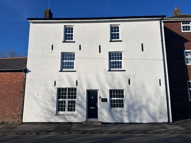 Apartment for rent in Milborne St Andrew, East Dorset