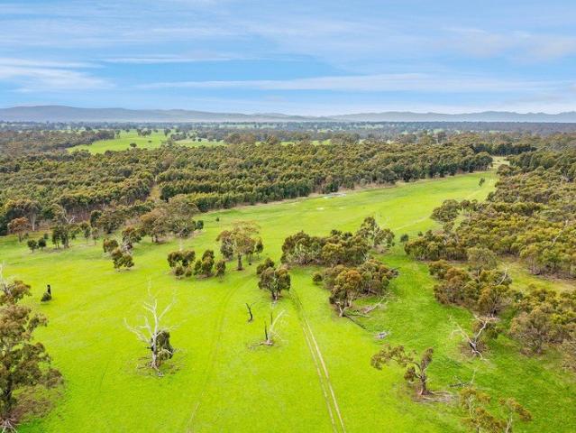 Cottage for sale in Balmoral, Victoria