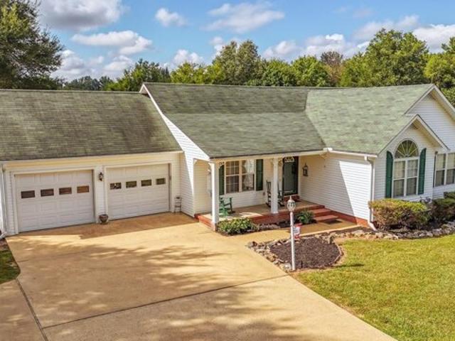 House for sale in Adamsville