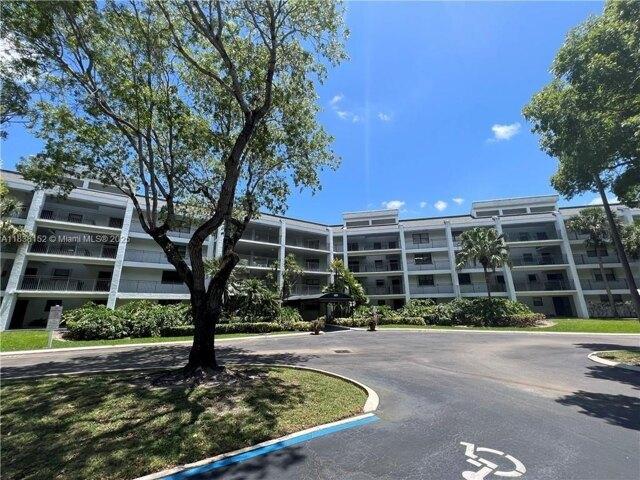 Condo for sale in Weston Condo for sale in Weston