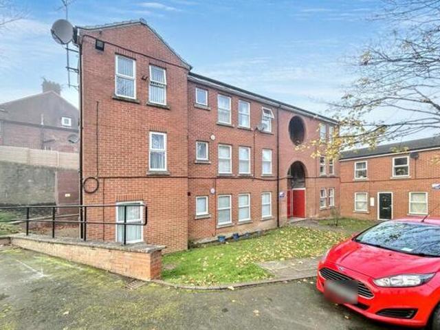 House for sale in Newcastle-under-Lyme, Staffordshire