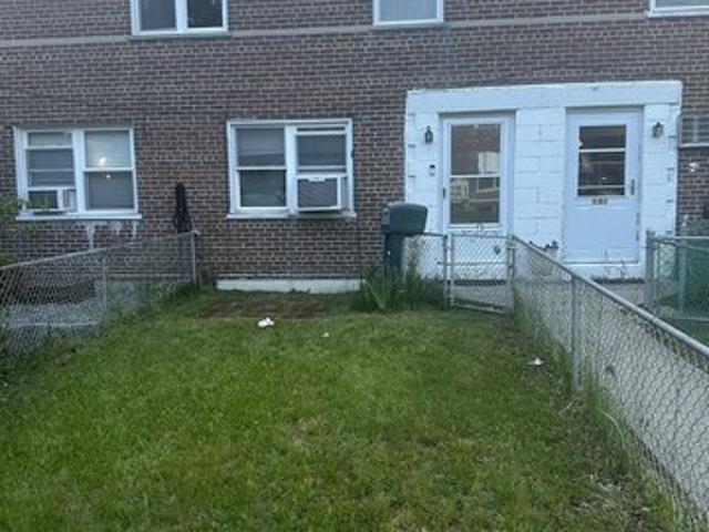 Townhouse for sale in Bridgeport, Connecticut