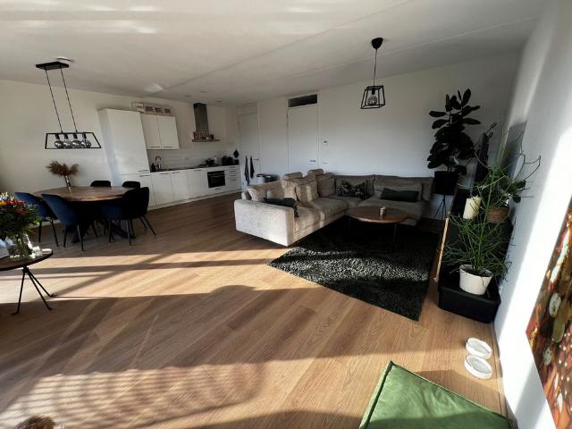 Appartement te huur in Santpoort-zuid, Noord Holland