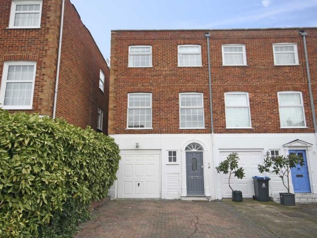 Apartment for rent in Royal Borough of Kingston upon Thames, Greater London