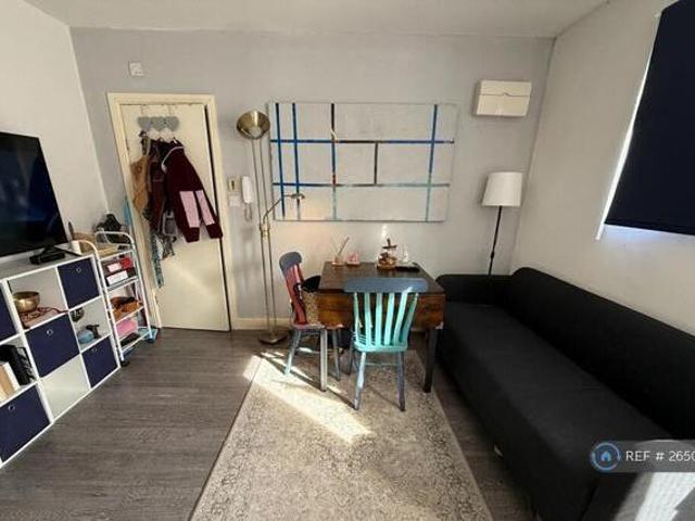 House for rent in Surrey, England