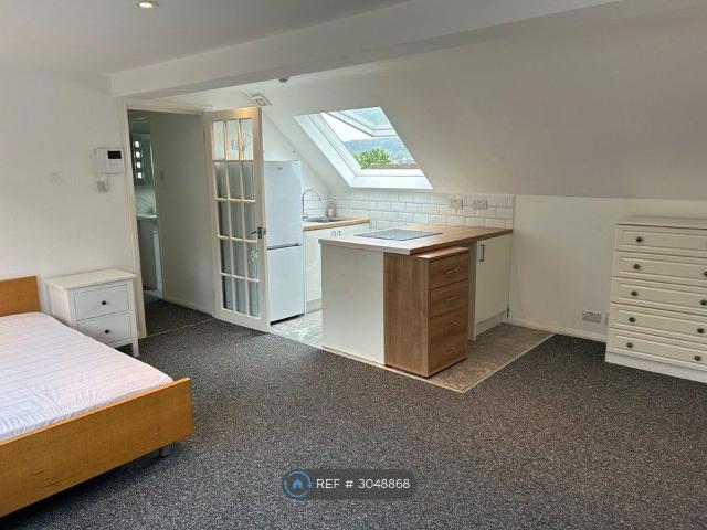 Studio for rent in London Borough of Croydon, Greater London