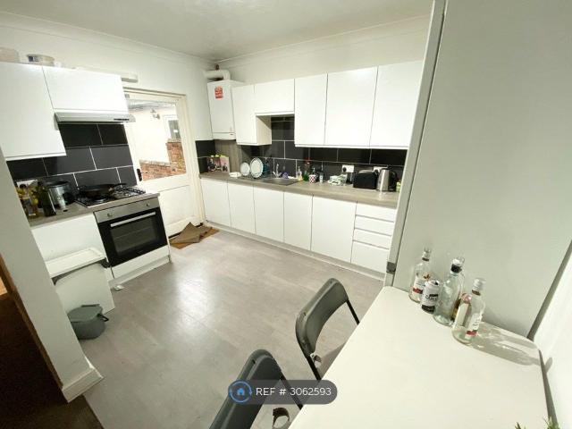 House for rent in Newtown, Reading