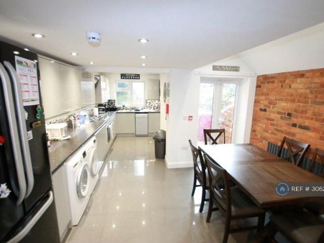 House for rent in Newtown, Reading