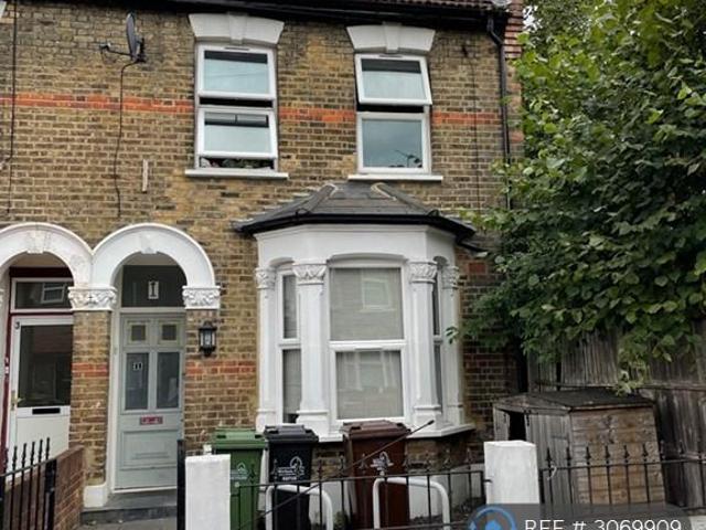 Apartment for rent in Cann Hall, Greater London