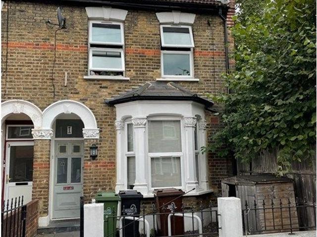 Apartment for rent in Cann Hall, Greater London