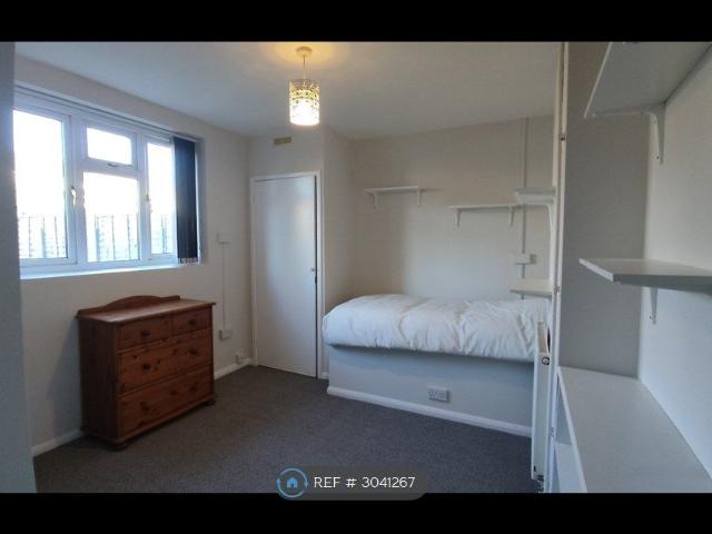 Room for rent in Merstham, Reigate and Banstead