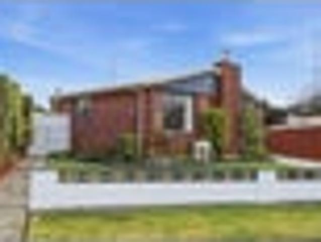 House for sale in Chaslands, Canterbury