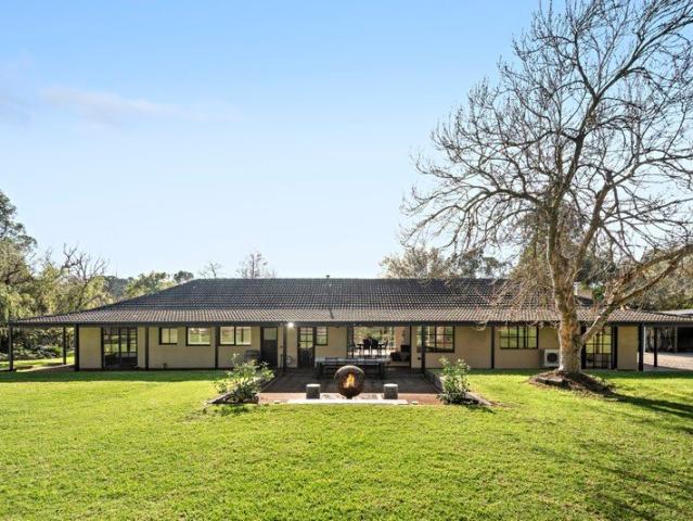 Cottage for sale in Camerons Creek, Victoria