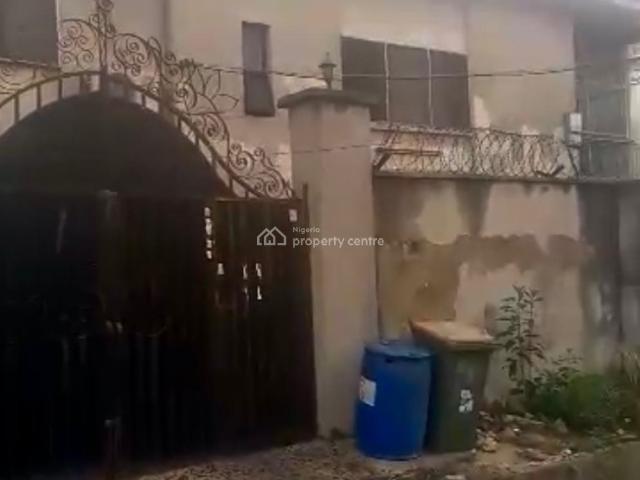Flat for sale in Surulere , Surulere