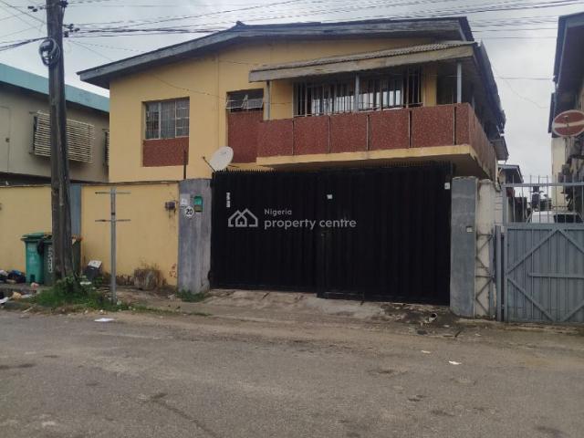 Flat for sale in Surulere , Surulere