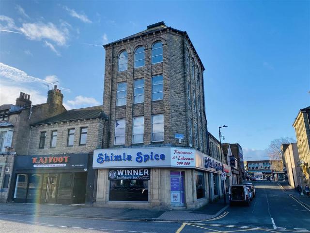 Flat for sale in Baildon, West Yorkshire