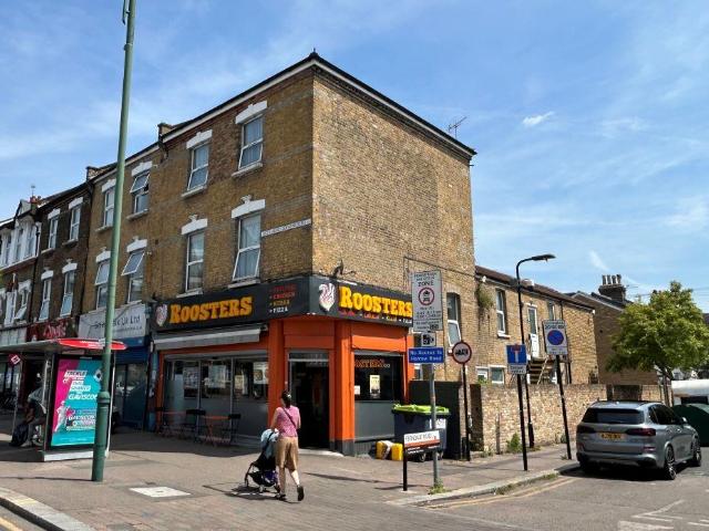 Flat for sale in Leytonstone, Greater London