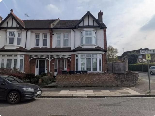 Flat for sale in Finchley, Greater London