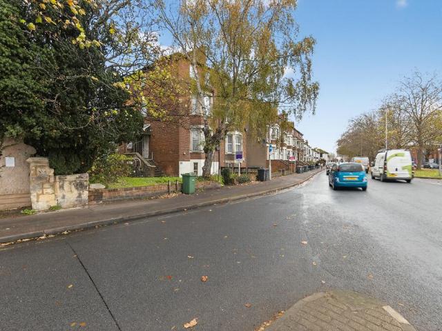 Flat for sale in Kings Barton, Gloucester