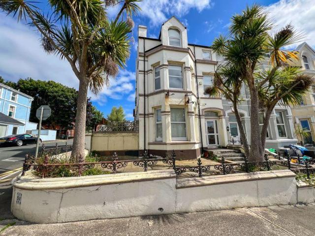 Flat for sale in Douglas, Scotland