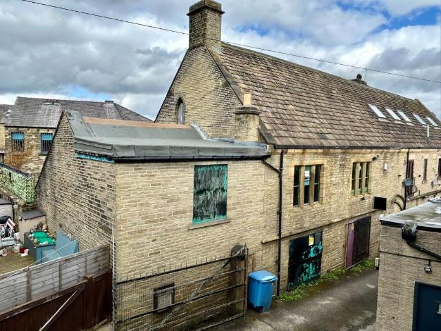 Flat for sale in Elland, West Yorkshire