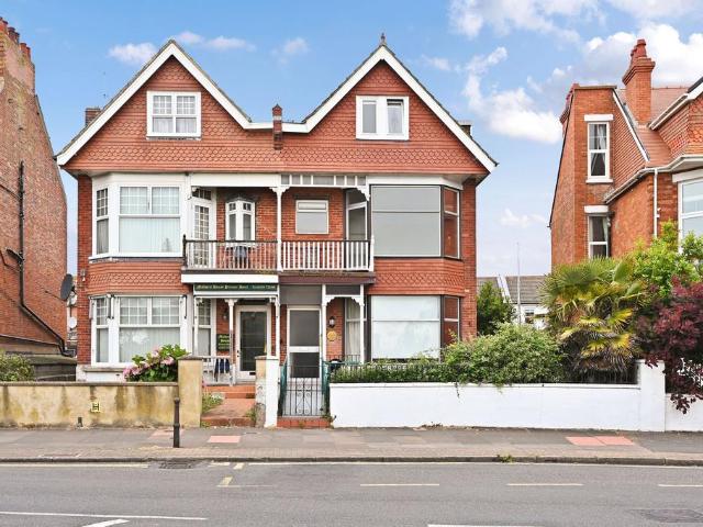 Flat for sale in Roselands, Eastbourne