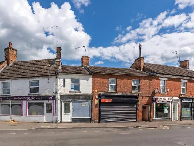Flat for sale in Leighton-Linslade, Leighton Buzzard