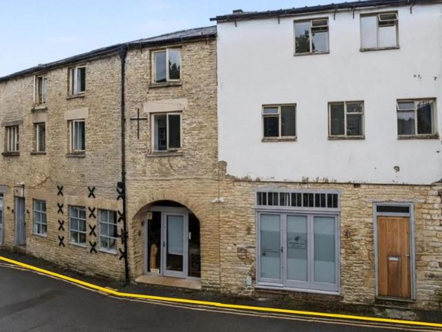 Flat for sale in Chesterton, Fossebridge