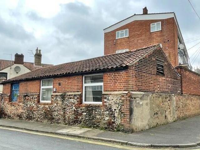 House for sale in Lakenham, East Bank