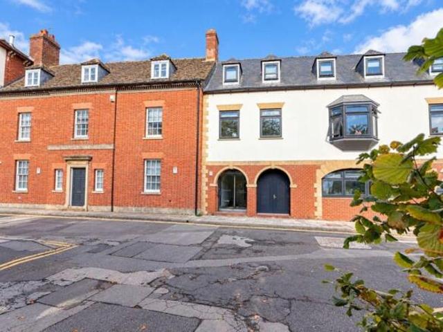 Apartment for sale in Swindon, England