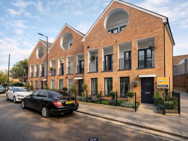 Flat for rent in Ponders End, Greater London