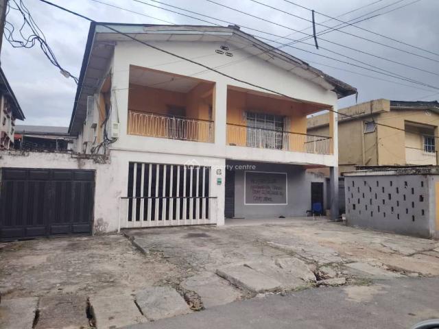 Flat for sale in Surulere , Surulere
