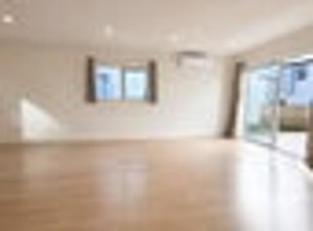 Townhouse for rent in Blockhouse Bay, Oroua County