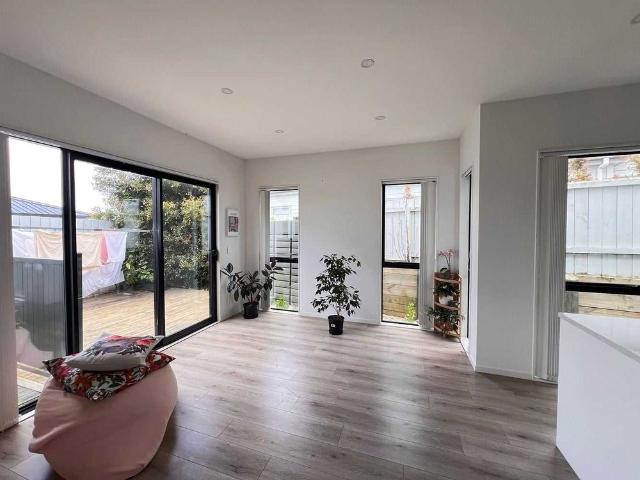 Townhouse for rent in Blockhouse Bay, Whau
