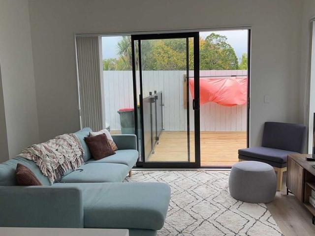 Townhouse for rent in Blockhouse Bay, Whau
