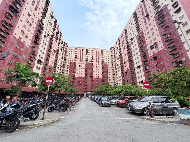 Flat for sale in Petaling, Damansara Damai