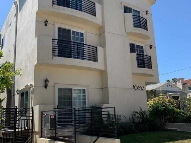 Apartment for rent in Canoga Park, California