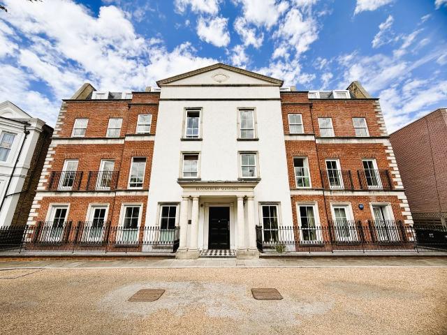 Apartment for rent in Widmore, Greater London