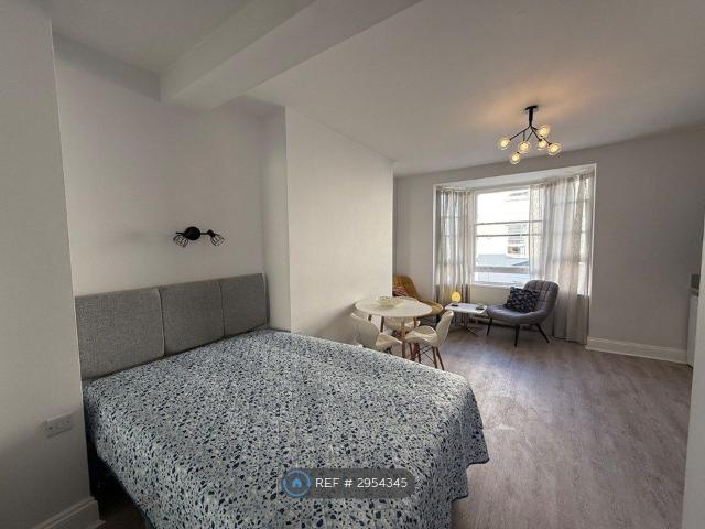Studio for rent in Kemptown, Brighton & Hove