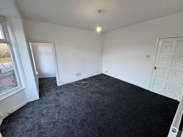Room for rent in Dixons Green, West Midlands